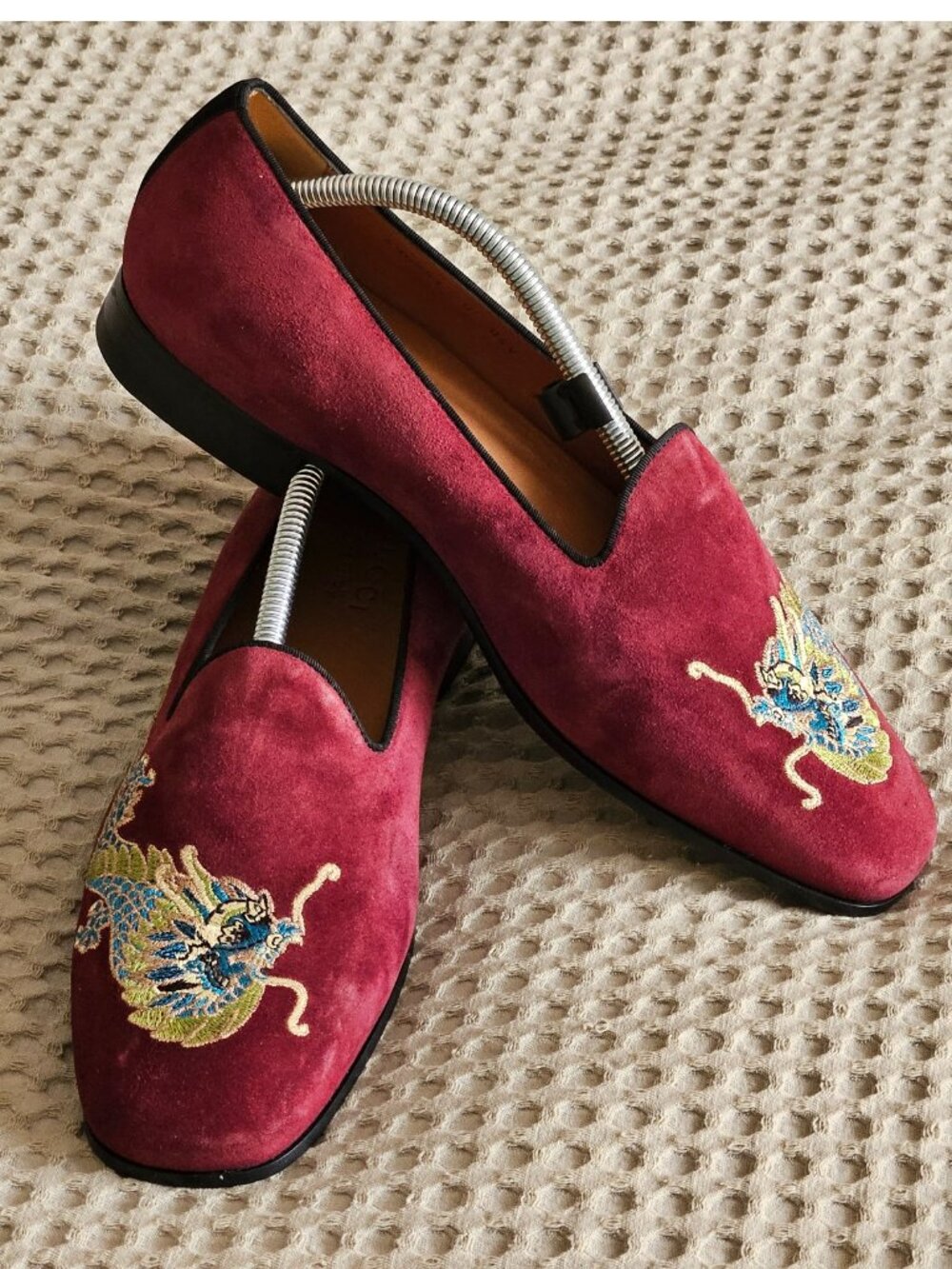 Gucci Dragon Embroidered Burgundy Suede Loafers Slippers Size 8 Mens Italy Shoes